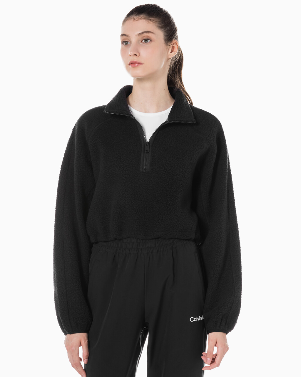 Buy 여성 릴랙스핏 쉐르파 크롭 풀오버 in color BLACK