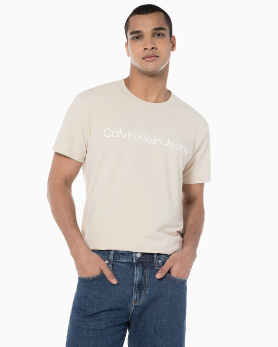 남성 레귤러핏 인스티튜셔널 로고 스트레치 반팔 티셔츠
