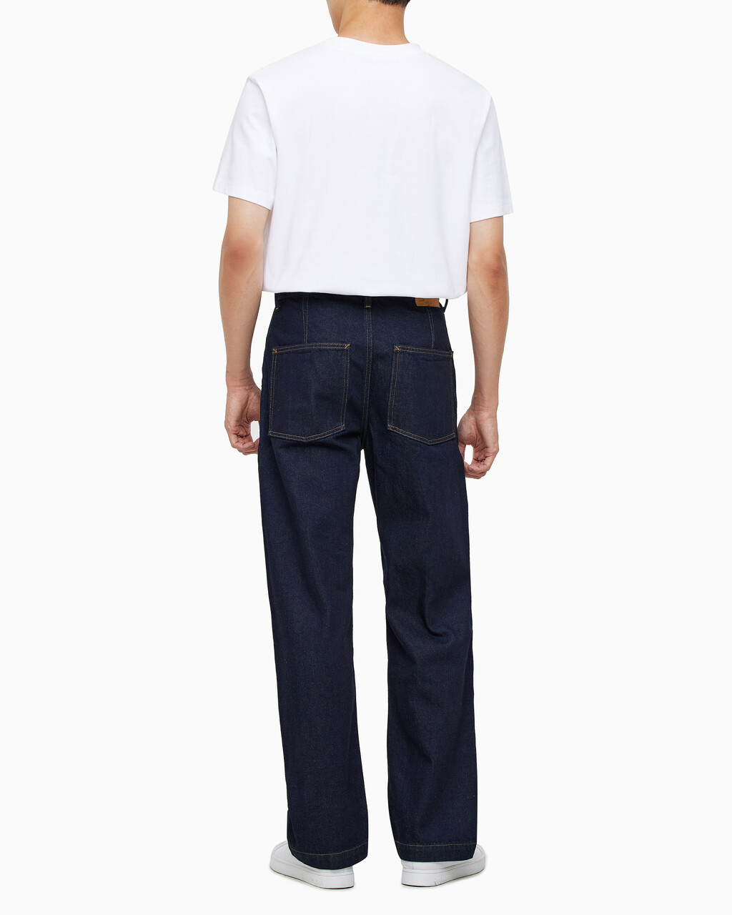 Buy 남성 스트레이트핏 린스 데님 in color CK RAW SELVEDGE