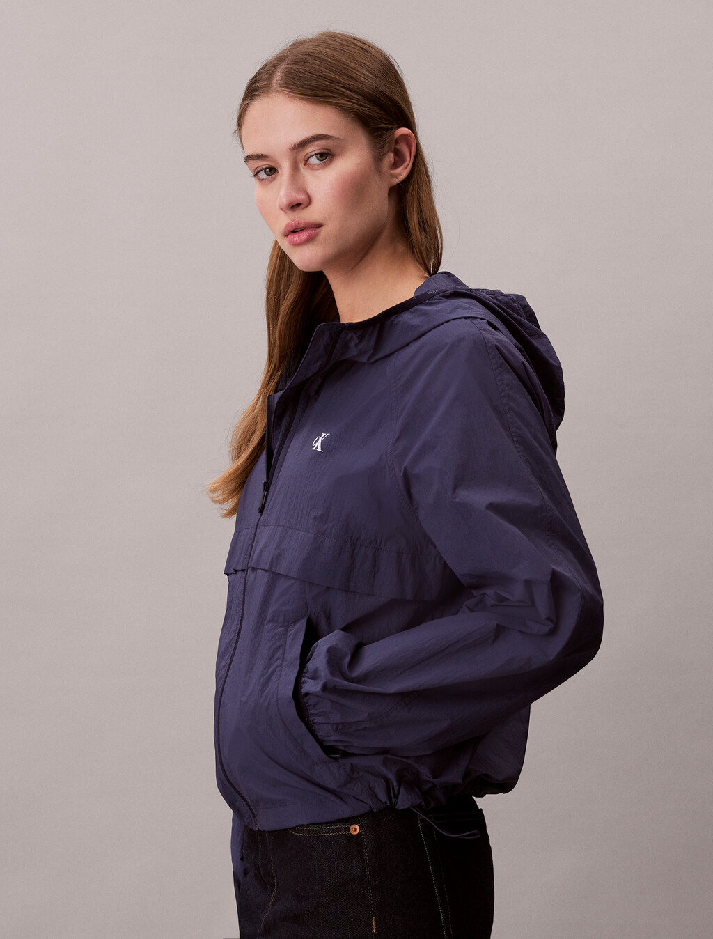 Buy 여성 숏 릴렉스드 패커블 윈드브레이커 in color Evening Blue