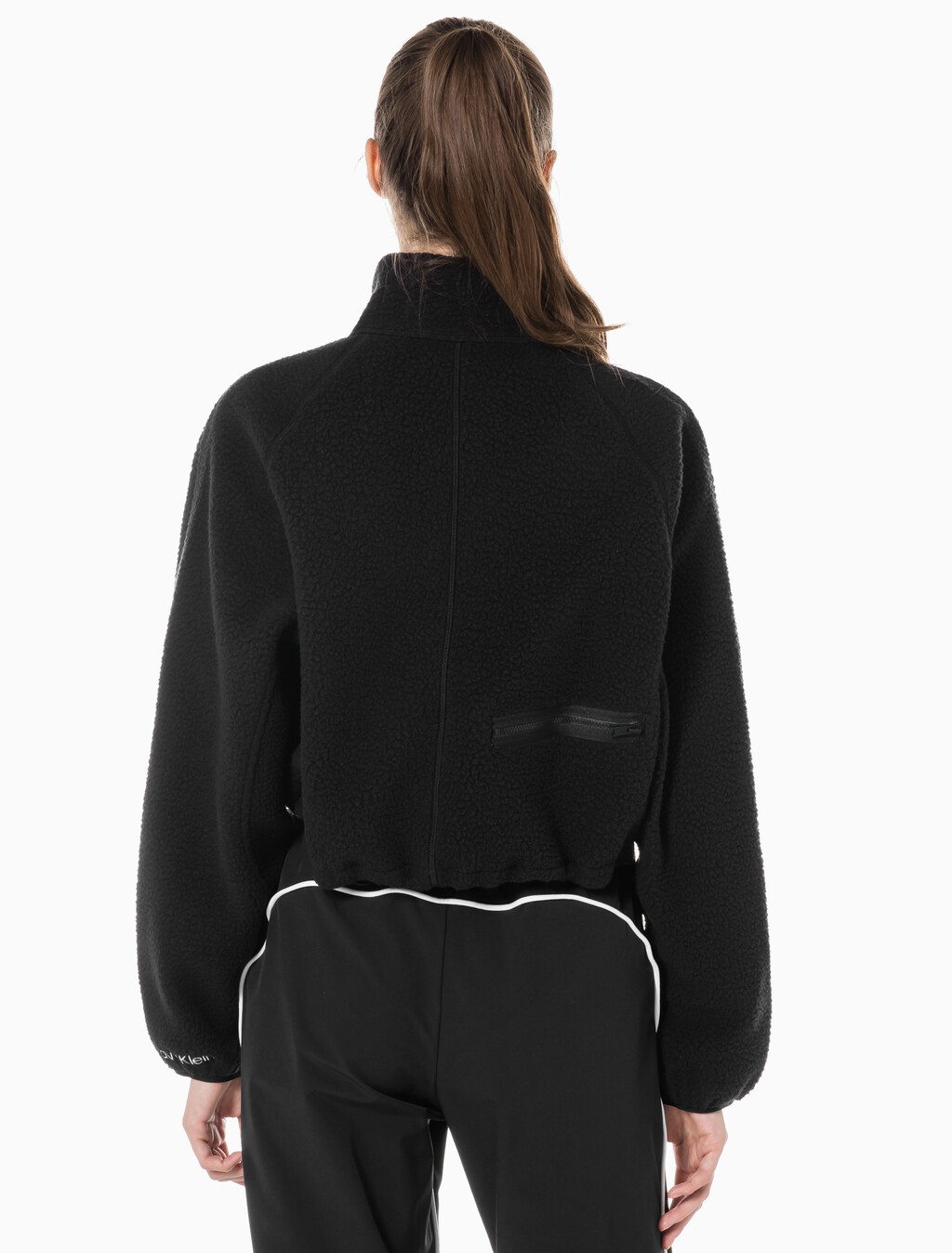 Buy 여성 릴랙스핏 쉐르파 크롭 풀오버 in color BLACK