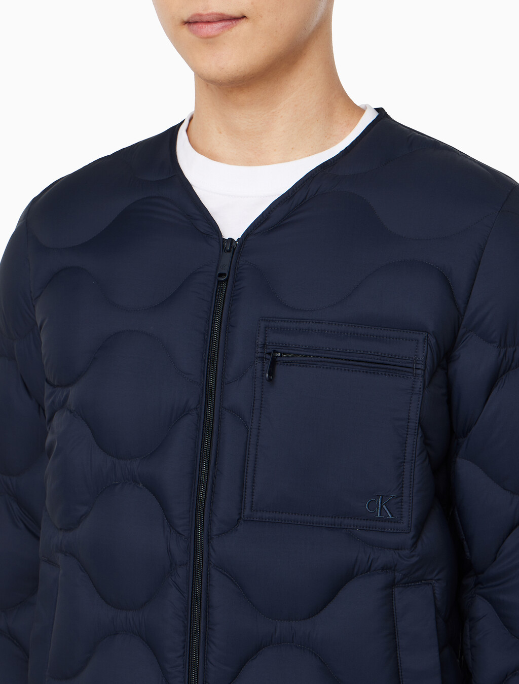 Buy 남성  페더웨이트 나일론 라이트 다운 자켓 in color DARK SAPPHIRE