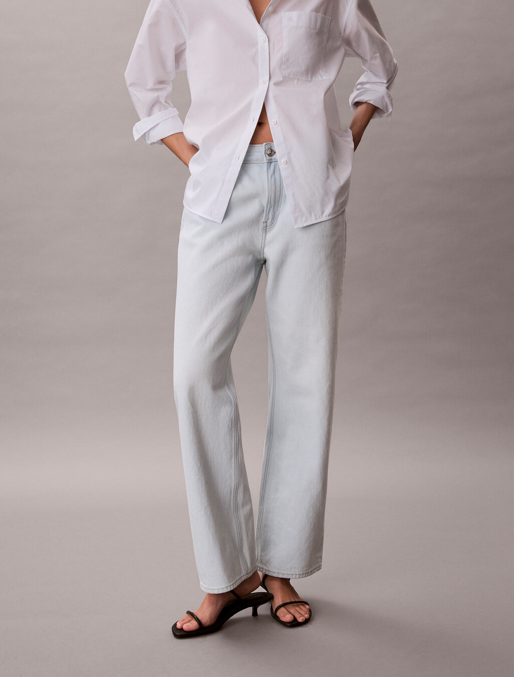 Buy 여성 90S 스트레이트 데님 in color Light blue