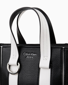 Buy 여성 CKJ 블락 토트백 in color BLACK