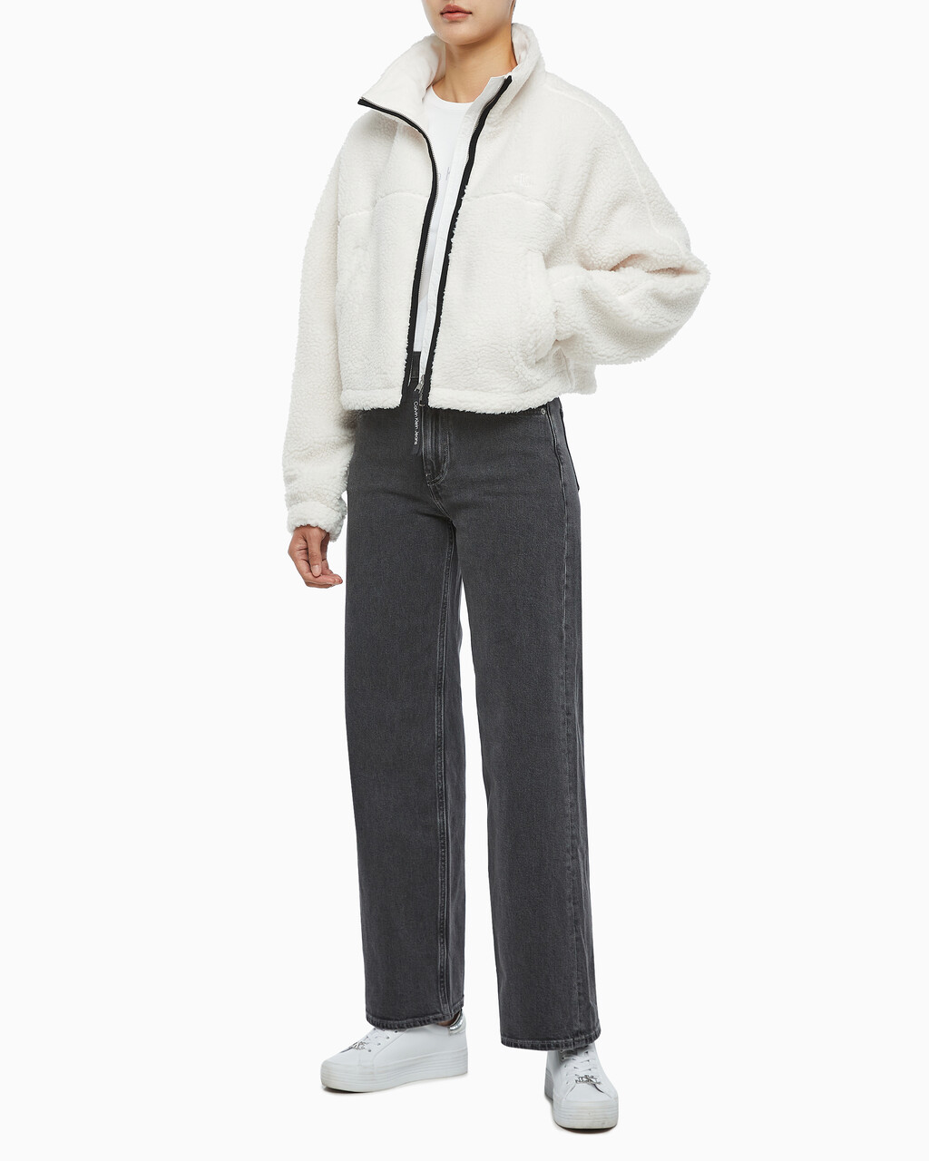 Buy 여성 크롭 쉐르파 자켓 in color WHITE