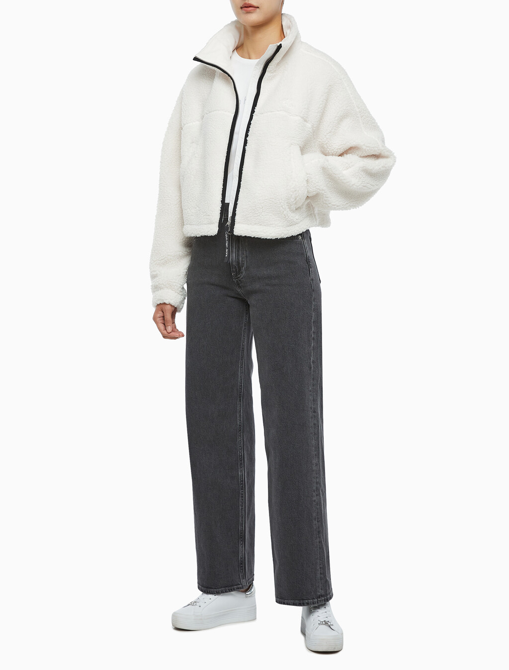 Buy 여성 크롭 쉐르파 자켓 in color WHITE