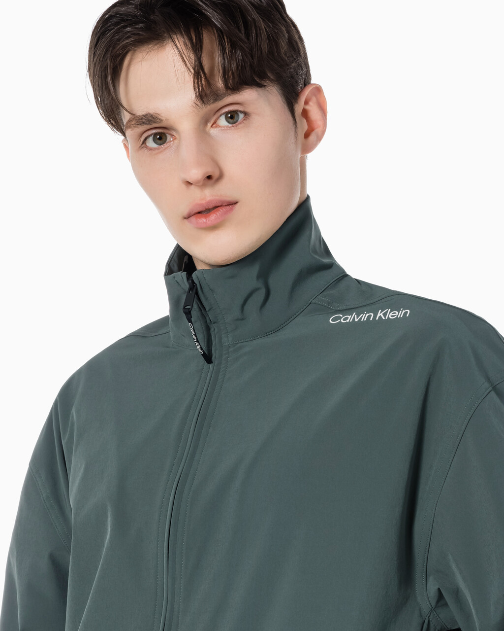 Buy 남성 리플렉티브 로고 레귤러 핏 윈드 재킷 in color URBAN CHIC