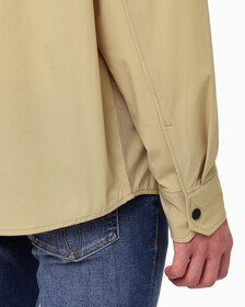 Buy 남성 오버사이즈핏 프리미엄 에센셜 집업 셔츠 in color TRAVERTINE