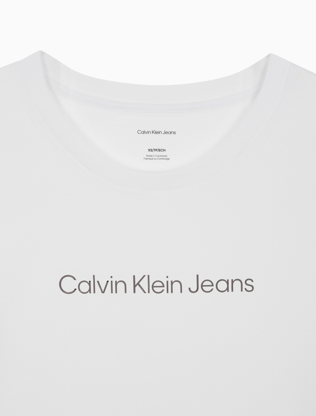 Buy 여성 슬림핏 인스티튜셔널 로고 반팔 티셔츠 in color BRILLIANT WHITE