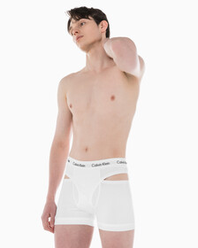 Buy 남성 코튼 스트레치 디컨스트럭티드 트렁크 in color WHITE