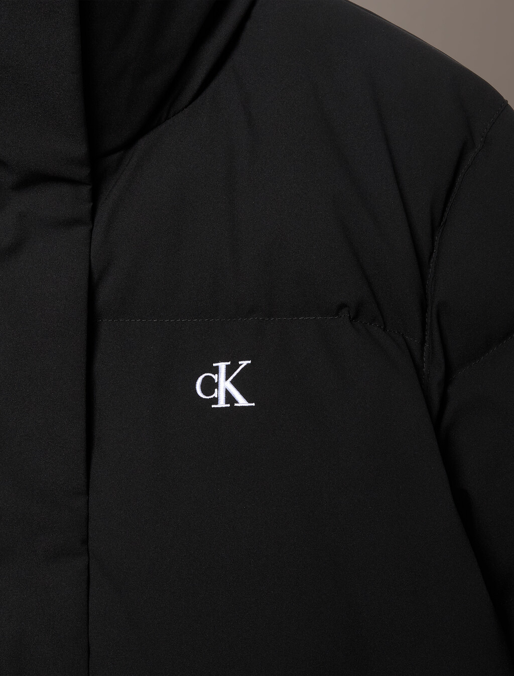 Buy 여성 스탠드 카라 다운 푸퍼 자켓 in color BLACK