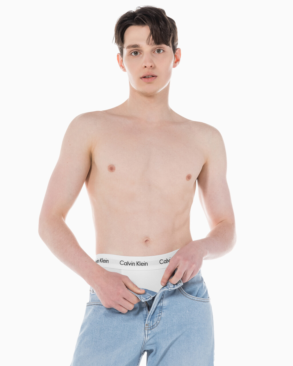 Buy 남성 코튼 스트레치 디컨스트럭티드 트렁크 in color WHITE