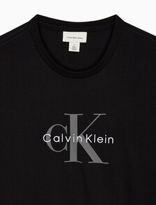 Buy 남성 레귤러핏 히어로 모노그램 로고 반팔 티셔츠 in color BLACK
