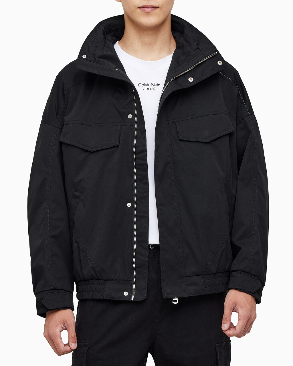 Buy 남성 리트렉터블 후드 필드 자켓 in color CK BLACK