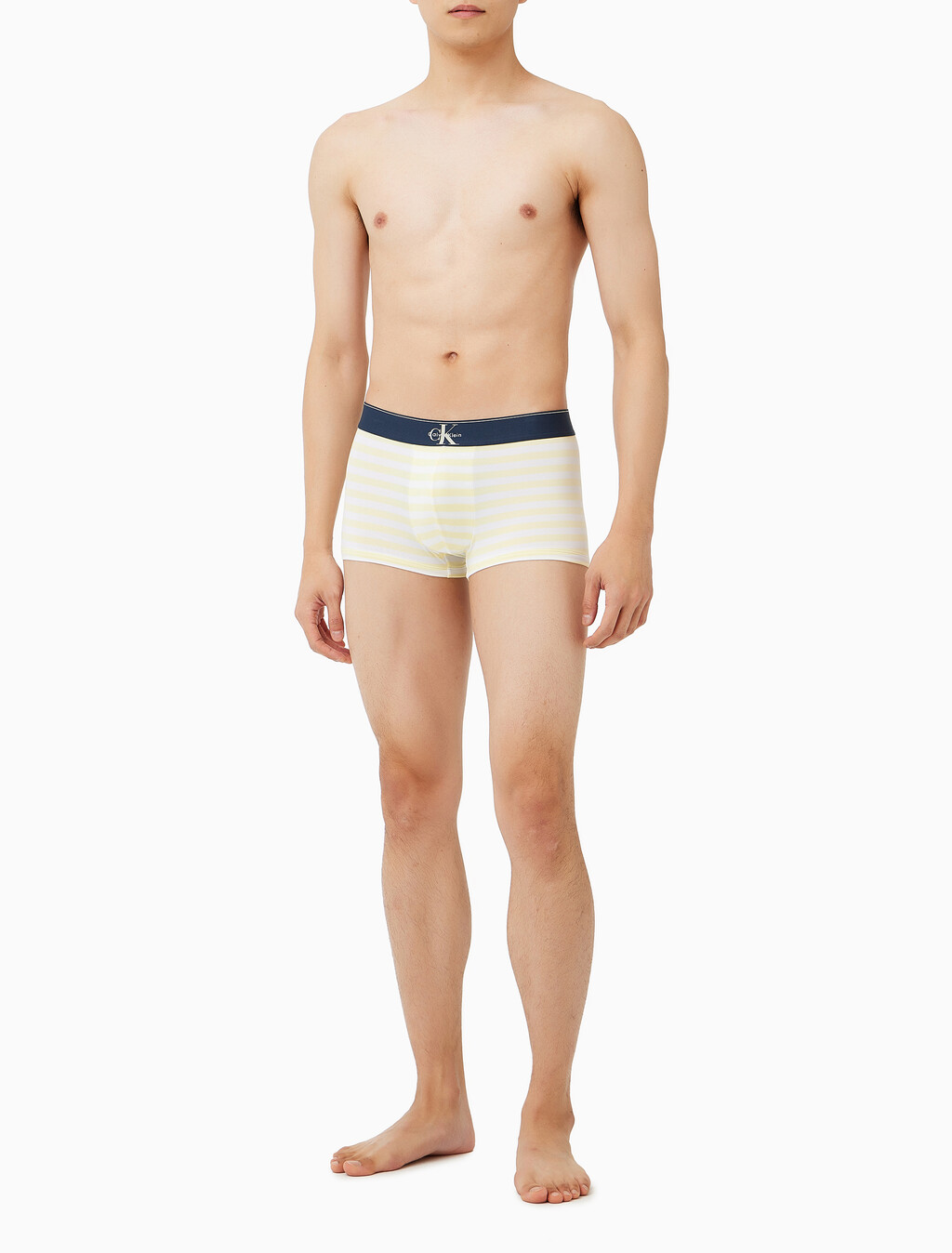 Buy 남성 CK 그래픽 마이크로 로우 라이즈 트렁크 in color Yellow+White