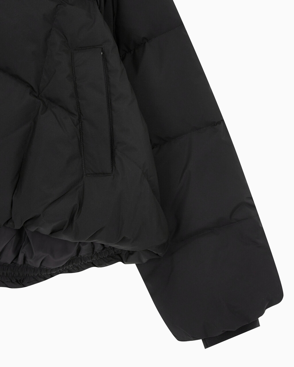Buy 여성 숏다운 와이드넥 푸퍼 in color CK BLACK