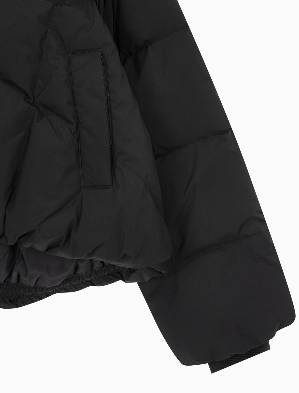 Buy 여성 숏다운 와이드넥 푸퍼 in color CK BLACK
