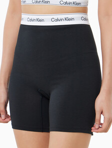 Buy 여성 아이콘 쉐입웨어 쇼츠 in color BLACK