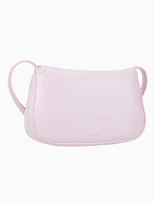 Buy 여성 하드웨어 모노그램 플랩 카메라 백 in color Pink