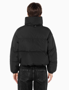 Buy 여성 볼륨 넥 크롭 다운 푸퍼 in color CK BLACK