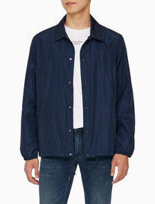 Buy 남성 나일론 클래식 코치 자켓 in color DARK SAPPHIRE