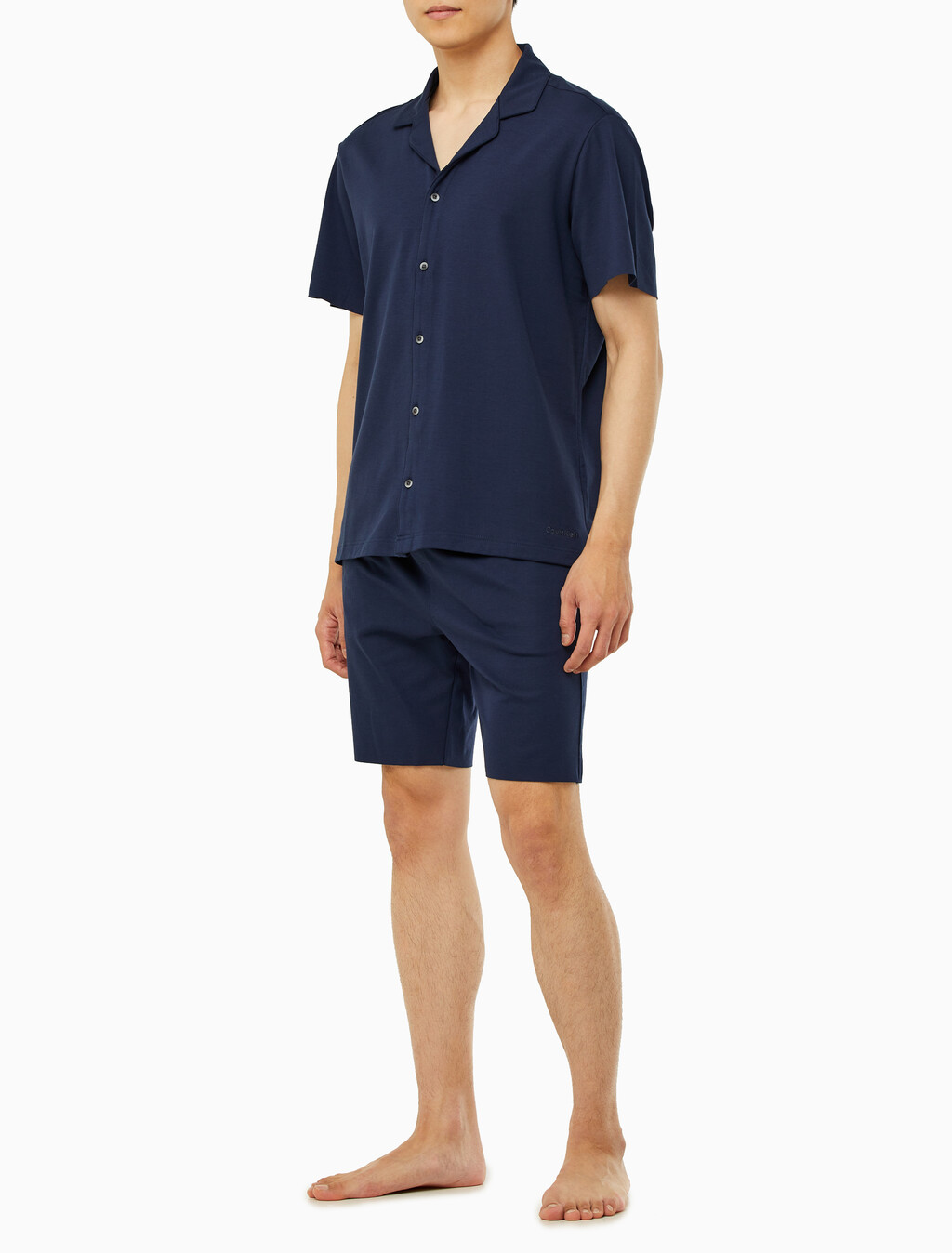 Buy 남성 CK 블랙 슬립 숏슬리브 버튼다운 탑 in color BLUE SHADOW