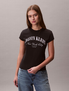 Buy 여성 그래픽 로고 베이비 티 in color BLACK