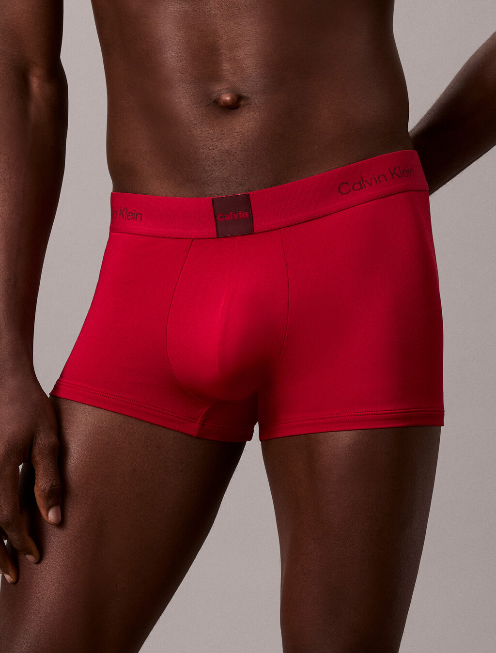 Buy 남성 모던 로고 패치 마이크로 로우 라이즈 트렁크 in color red