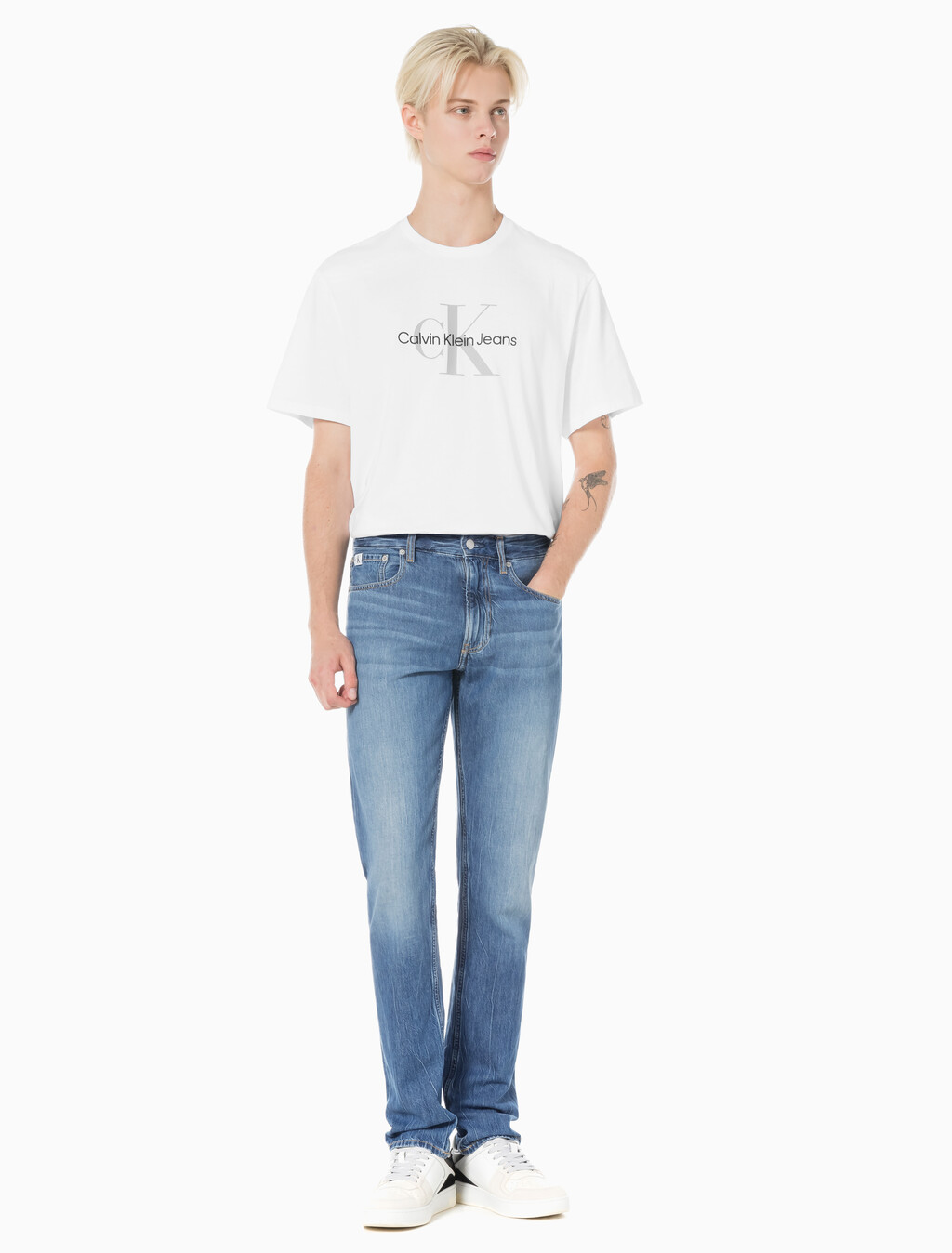 Buy 남성 어센틱 스트레이트핏 라이트블루 데님 in color CHALKY BLUE