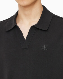Buy 남성 토널 블로킹 폴로 반팔 티셔츠 in color CK BLACK