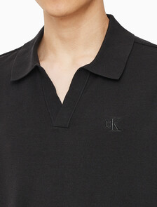 Buy 남성 토널 블로킹 폴로 반팔 티셔츠 in color CK BLACK