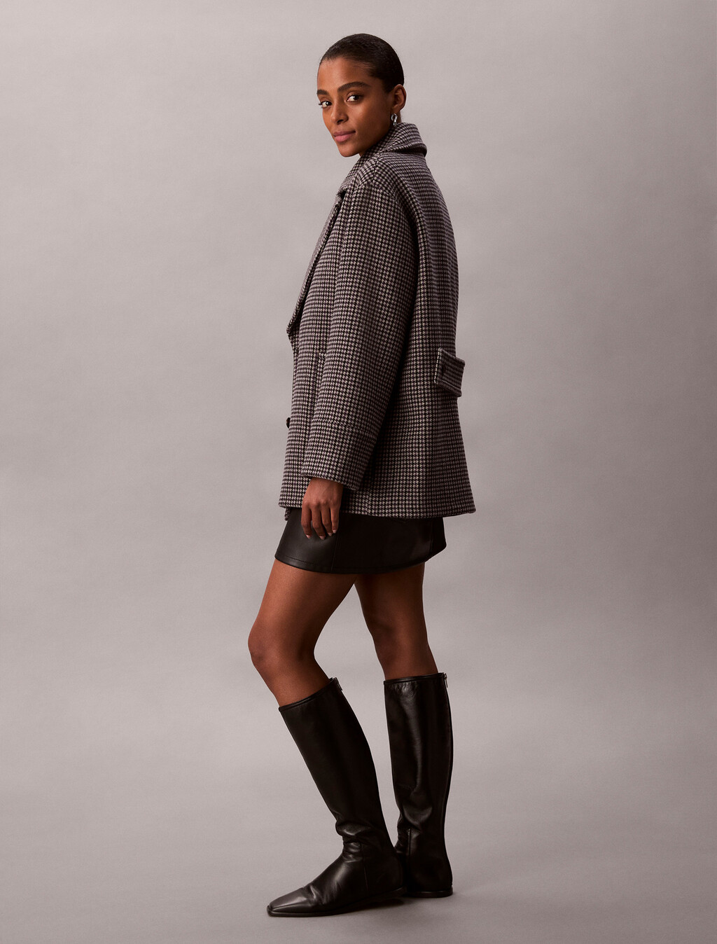 Buy 여성 울 코트 in color Dark Grey