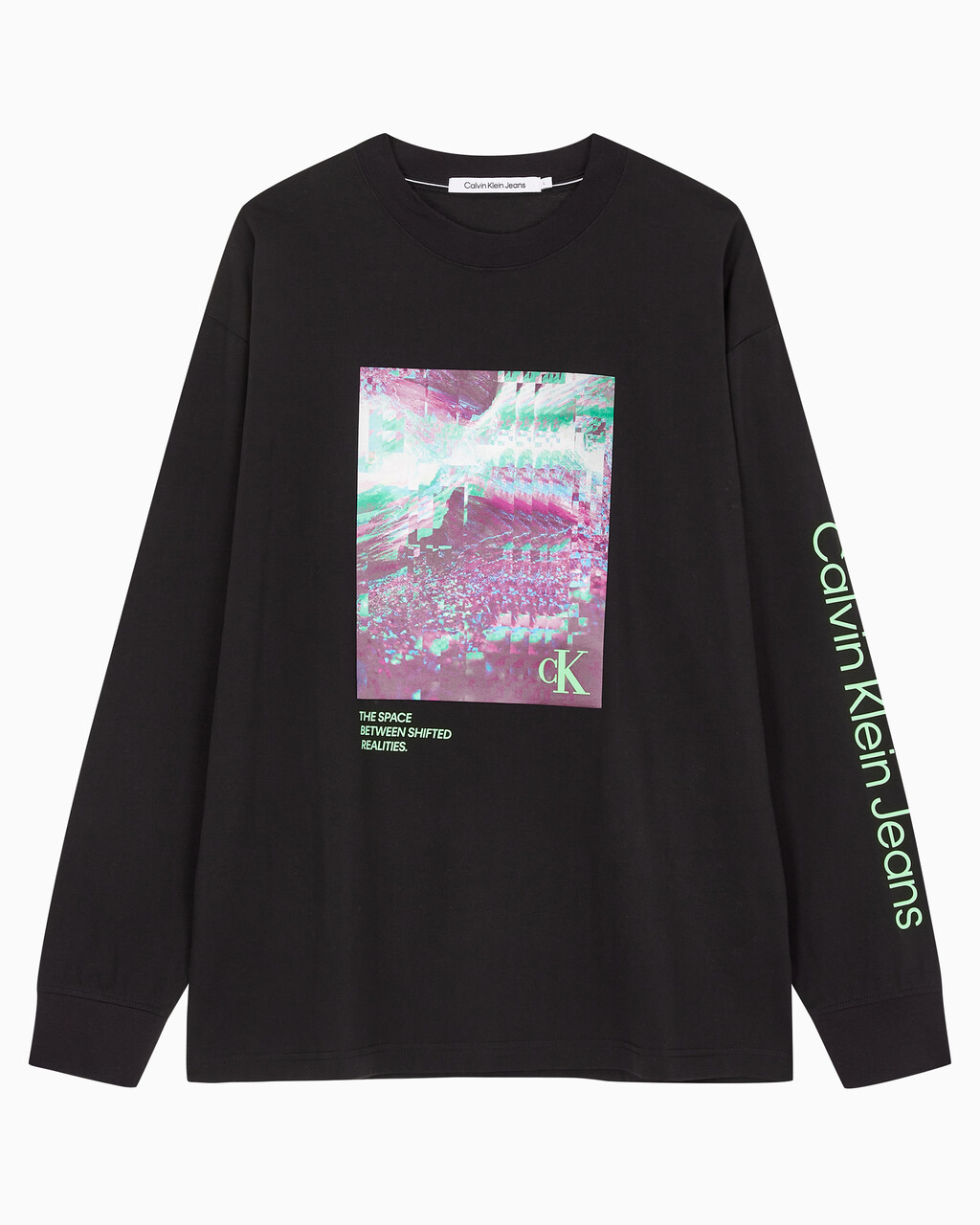 Buy 남성 하이퍼 리얼 랜드스케이프 긴팔 티셔츠 in color CK BLACK