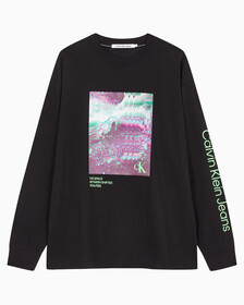 Buy 남성 하이퍼 리얼 랜드스케이프 긴팔 티셔츠 in color CK BLACK