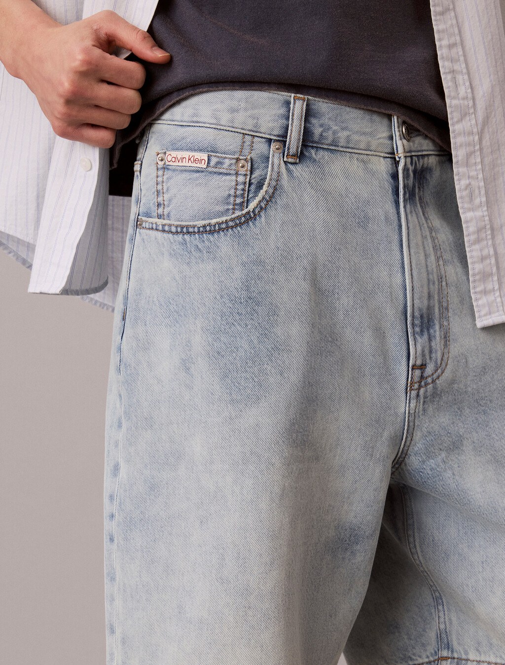 Buy 라이트 웨이트 에코쿨 90s 데님 쇼츠 in color Light Blue