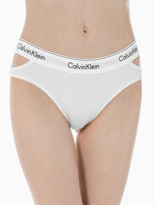 Buy 여성 모던 코튼 디컨스트럭티드 비키니 팬티 in color WHITE