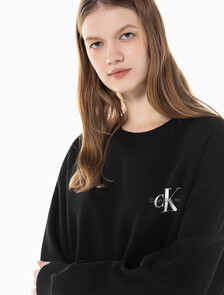 Buy 남녀공용 릴렉스핏 스몰 모노그램 로고 기모 스웨트셔츠 in color CK BLACK