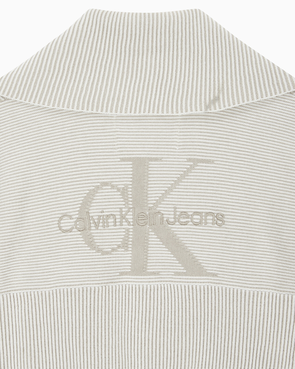 Buy 여성 하프집업 와이드 카라 스웨터 in color WHITE
