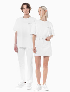 Buy 남녀공용 릴렉스핏 로고 반팔 티셔츠 in color BRIGHT WHITE