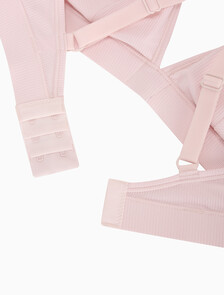 Buy 여성 마이크로 립 트라이앵글 in color NYMPHS THIGH