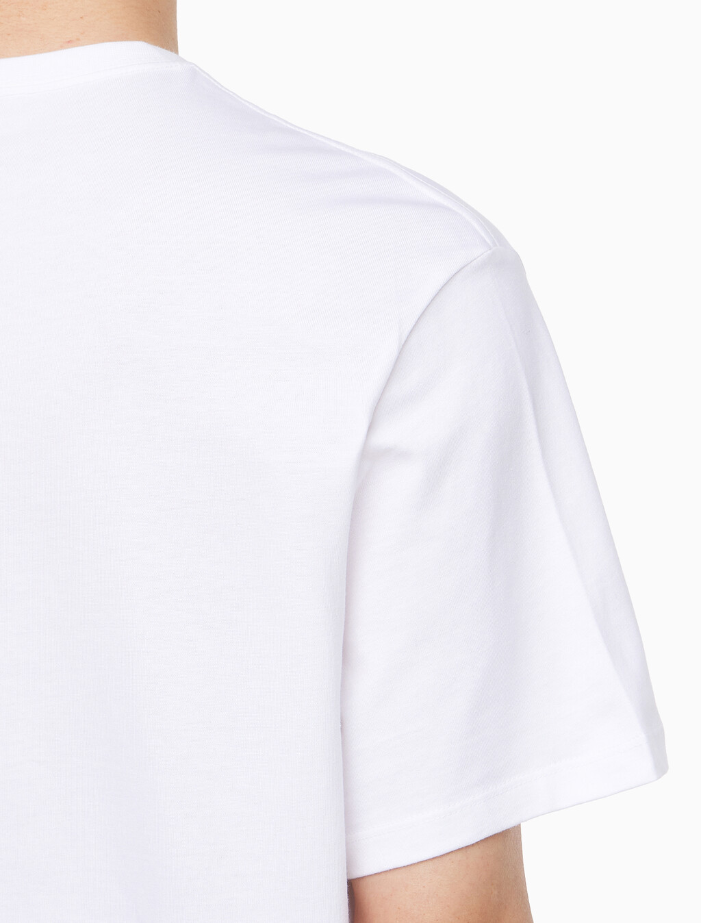 Buy 남성 레귤러핏 CK 쉴드 반팔 티셔츠 in color BRILLIANT WHITE