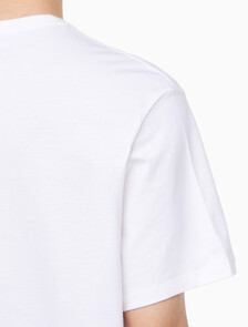 Buy 남성 레귤러핏 CK 쉴드 반팔 티셔츠 in color BRILLIANT WHITE