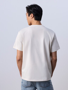 Buy Jung Kook for Calvin Klein  남성 릴렉스 핏 뱃지 로고 반팔 티셔츠 in color TOFU
