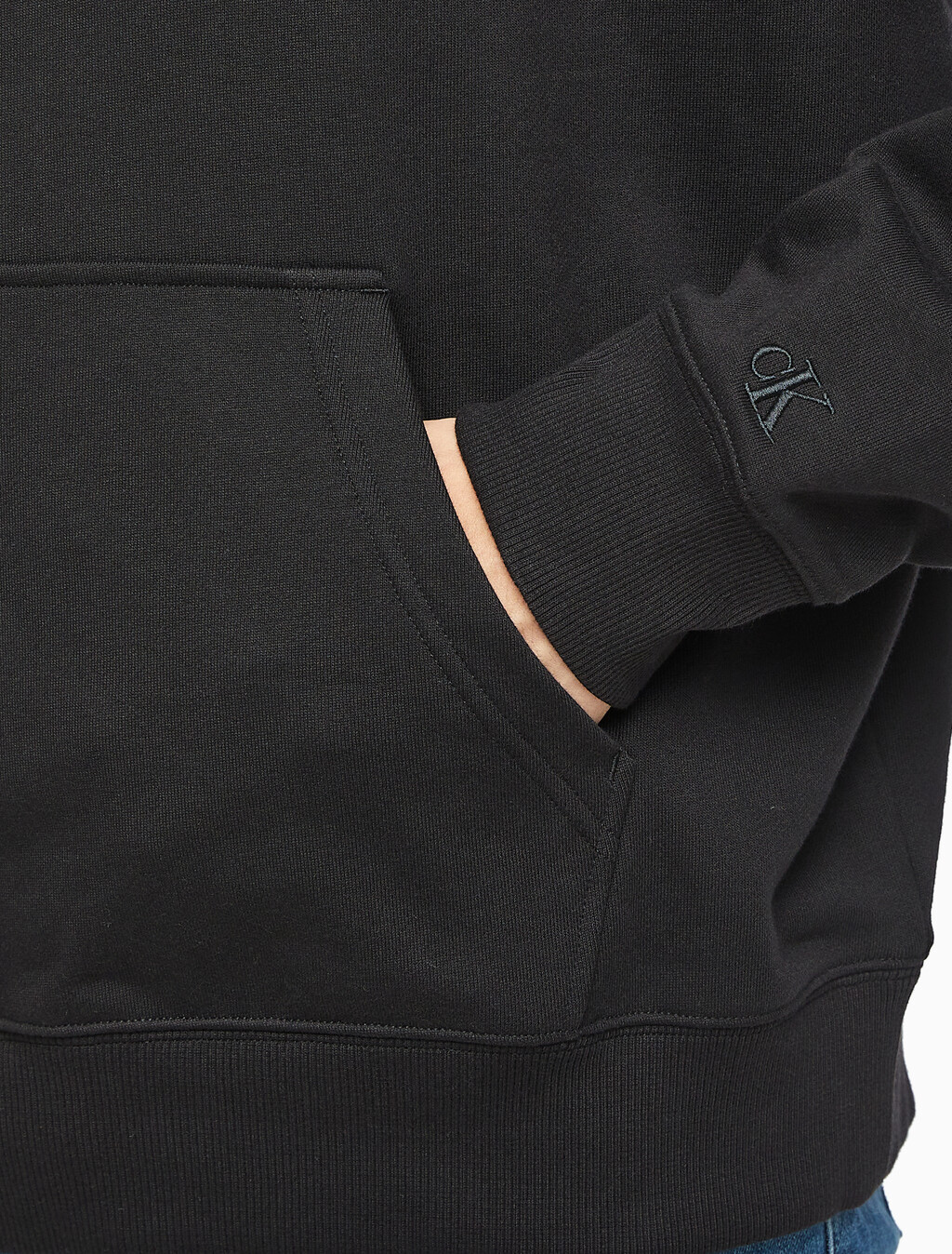 Buy 남성 롱슬리브 럭비 탑 in color CK BLACK