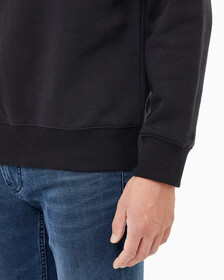 Buy 남성 레귤러핏 CK 뱃지 로고 기모 스웨트셔츠 in color CK BLACK