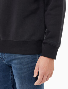 Buy 남성 레귤러핏 CK 뱃지 로고 기모 스웨트셔츠 in color CK BLACK