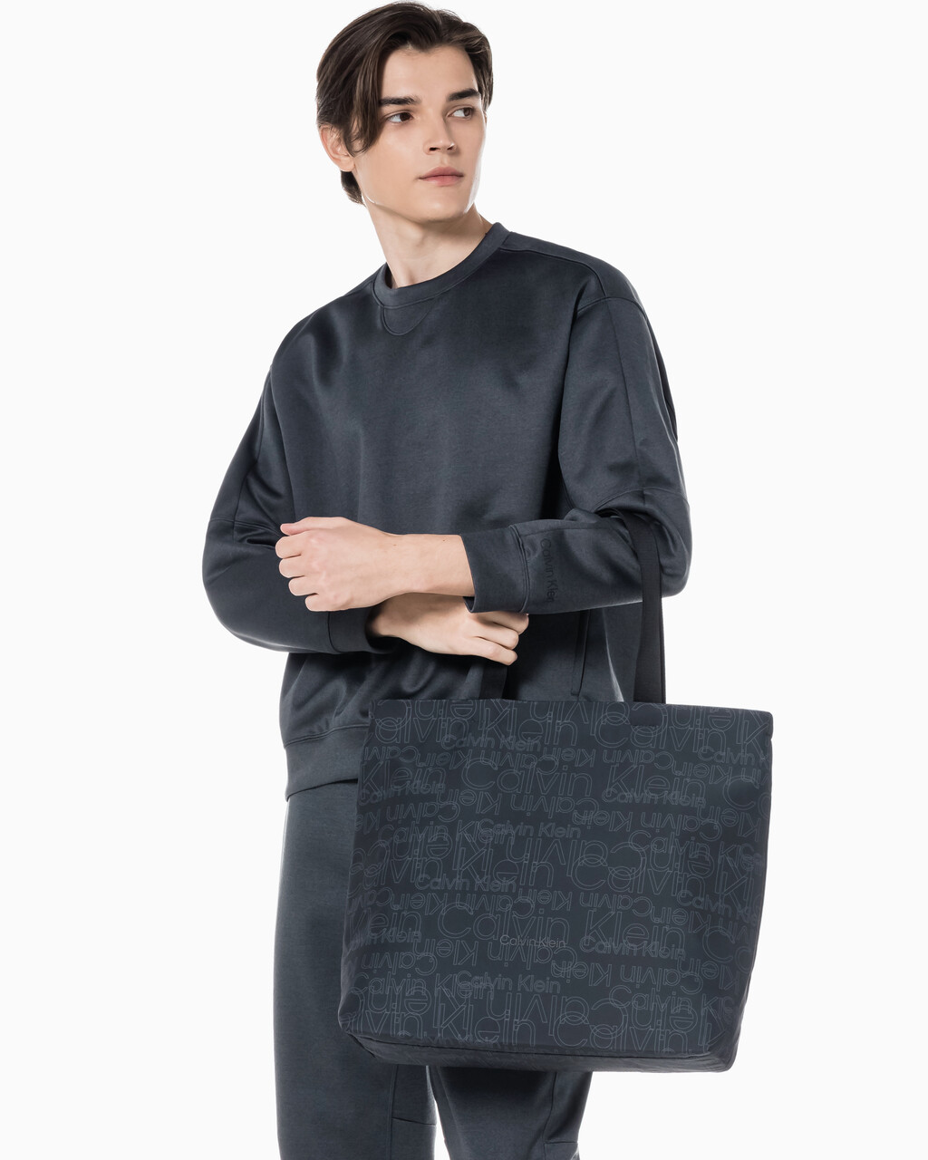 Buy 남녀공용 CK 쇼퍼 토트백 in color BLACK AOP/ BLAC