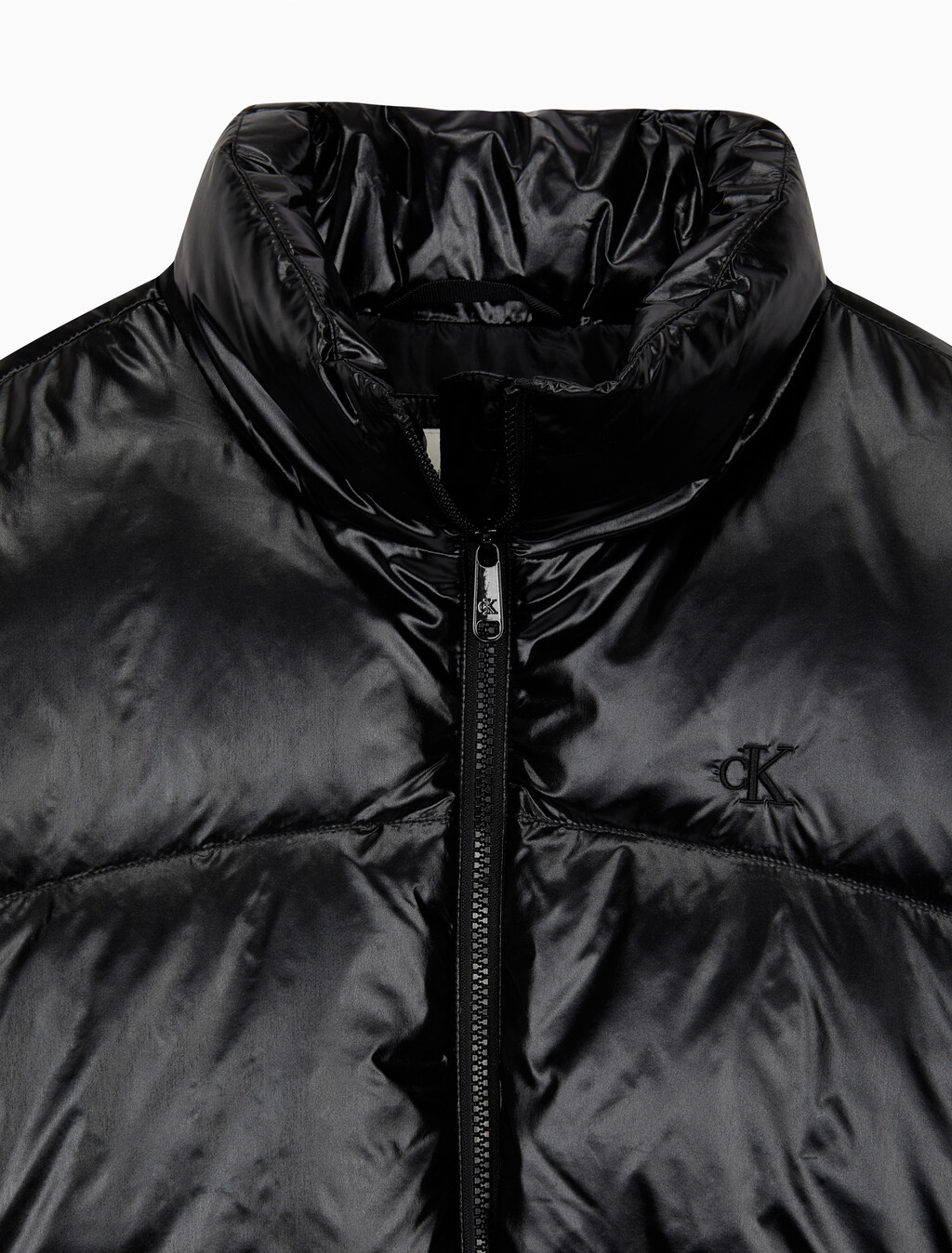 Buy 여성 크롭 글로시 커브드 퀼팅 다운 푸퍼 in color CK BLACK