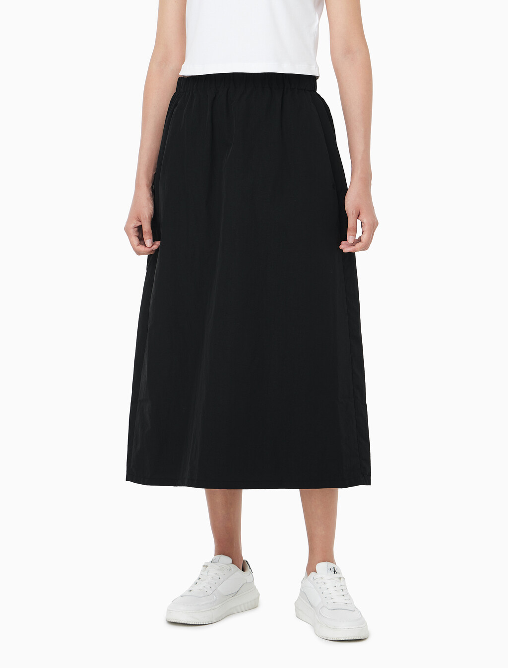 Buy 여성 나일론 블랙 미디 스커트 in color BLACK