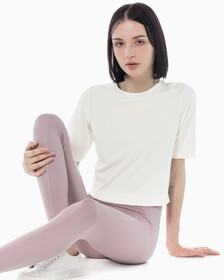 Buy 여성 박시 핏 에센셜 기능성 반팔 티셔츠 in color WHITE